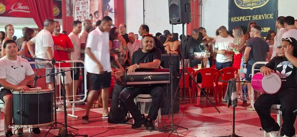 WhatsApp-Image-2026-03-22-at-16.54.29-1024x472 Duas potências do Carnaval celebram a vida: Luiz Galo Monsores e Marcel Balassiano reúnem o mundo do samba em noite memorável