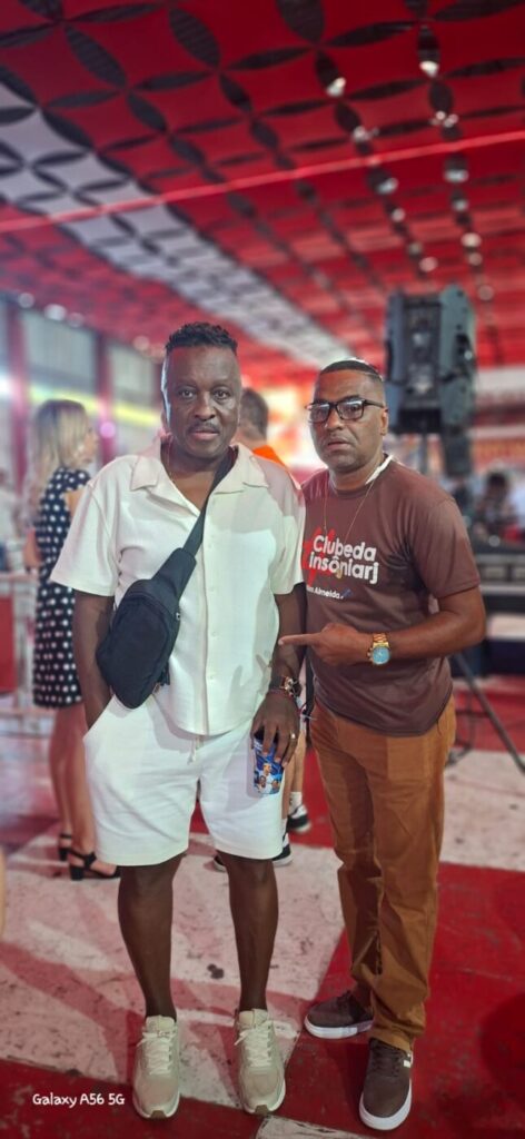 WhatsApp-Image-2026-03-22-at-16.54.34-472x1024 Duas potências do Carnaval celebram a vida: Luiz Galo Monsores e Marcel Balassiano reúnem o mundo do samba em noite memorável