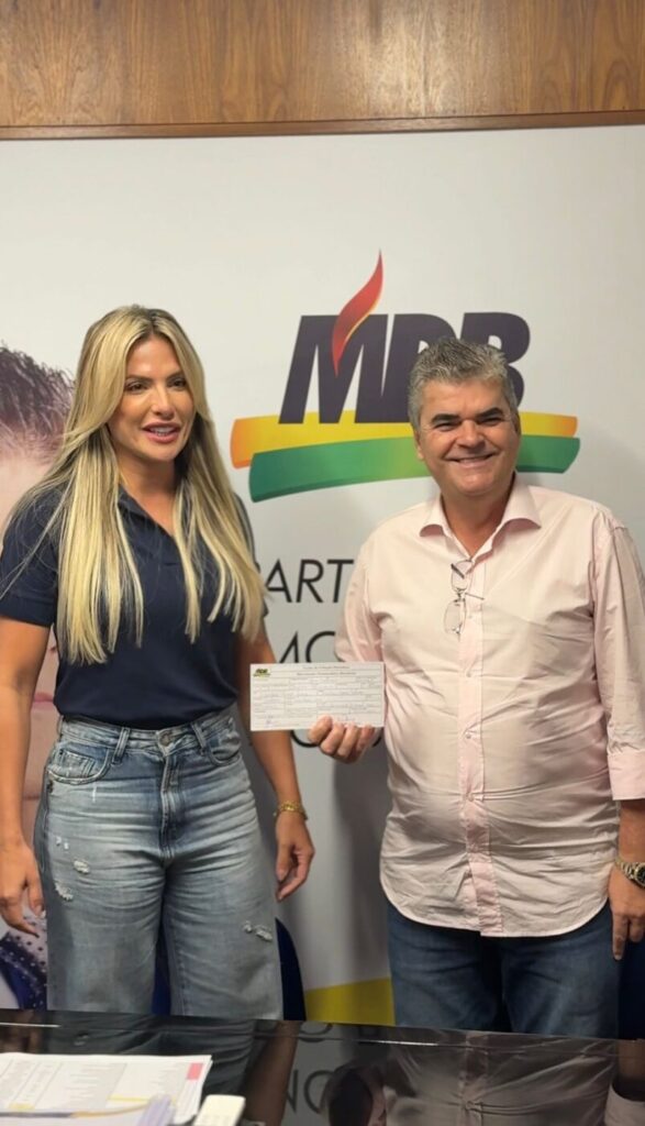 WhatsApp-Image-2026-03-31-at-15.48.20-1-587x1024 Yara Vellasco é anunciada pelo MDB como pré-candidata