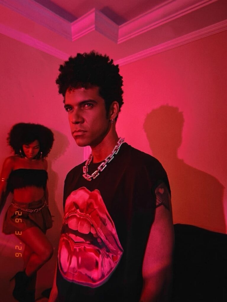 WhatsApp-Image-2026-04-09-at-19.19.11-768x1024 D’BLACK 2.0: A NOVA ERA DE UM ÍCONE DO R&B BRASILEIRO