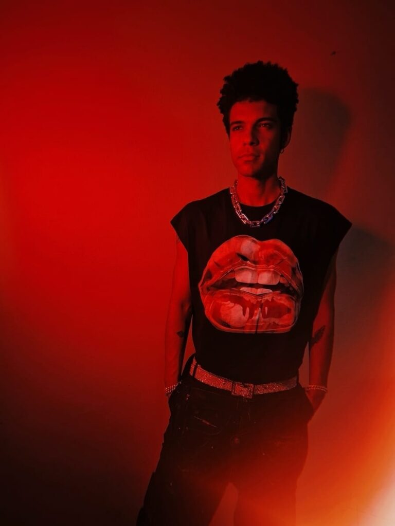 WhatsApp-Image-2026-04-09-at-19.19.12-768x1024 D’BLACK 2.0: A NOVA ERA DE UM ÍCONE DO R&B BRASILEIRO