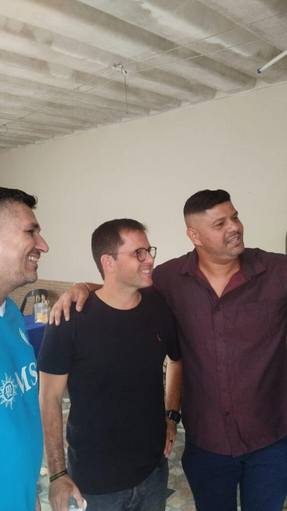 WhatsApp-Image-2026-04-23-at-09.02.06.jpeg2_-576x1024 O Deputado atua na Assembleia Legislativa do Rio de Janeiro (ALERJ) com foco em áreas sociais