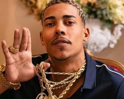 images-2 A carreira e a vida pessoal de MC Poze do Rodo voltaram a dominar os holofotes neste mês, com mais um capítulo polêmico que reforça o intenso debate entre cultura, crime e Justiça no Brasil.