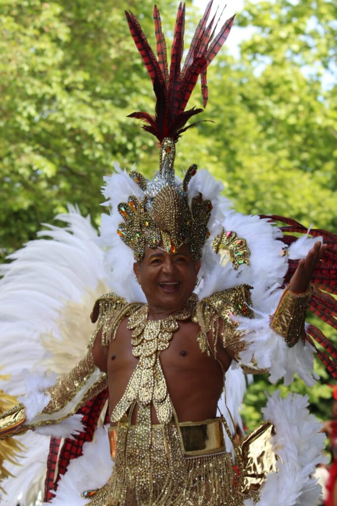 WhatsApp-Image-2026-05-24-at-12.25.42-682x1024 Carnaval da Suíça ganha brilho brasileiro com a presença do muso Thiago Lisboa na Unidos de Lausanne