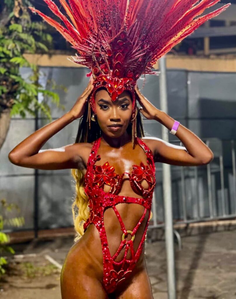 WhatsApp-Image-2026-06-21-at-19.17.29-808x1024 Luana Guedes tem 21 anos, moradora de Mesquita. Hoje e Passista Show do Salgueiro!