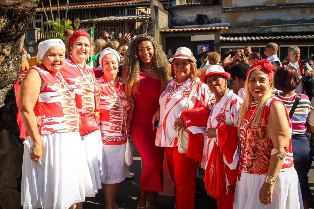 WhatsApp-Image-2026-07-13-at-14.48.35-1024x682 Fé e Samba: Musa da Estácio de Sá, Angel Vilas-Bôas, representa a escola em homenagem a Nossa Senhora de Nazaré