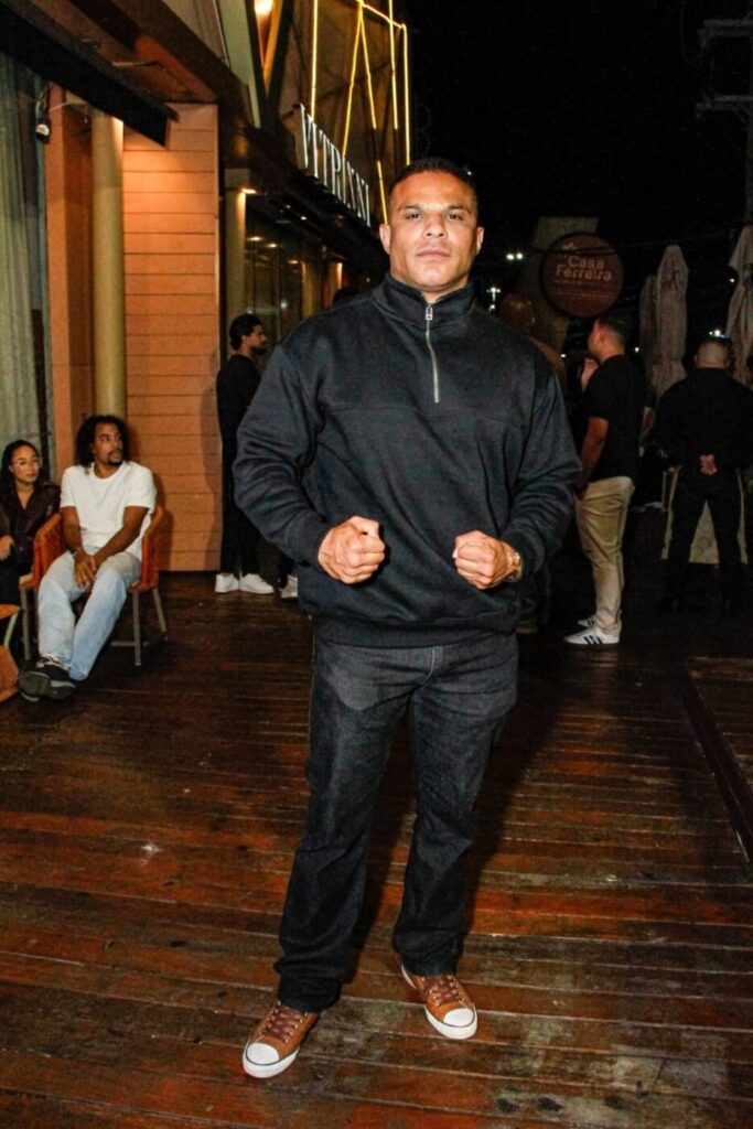 WhatsApp-Image-2026-07-20-at-13.47.09-1-683x1024 Clima esquenta em encarada entre o ator Agles Steib e Gilsão, ex affair de Gracyanne Barbosa, antes do Fight Music ShowO evento contou com a presença do ator e empresário Mário Gomes
