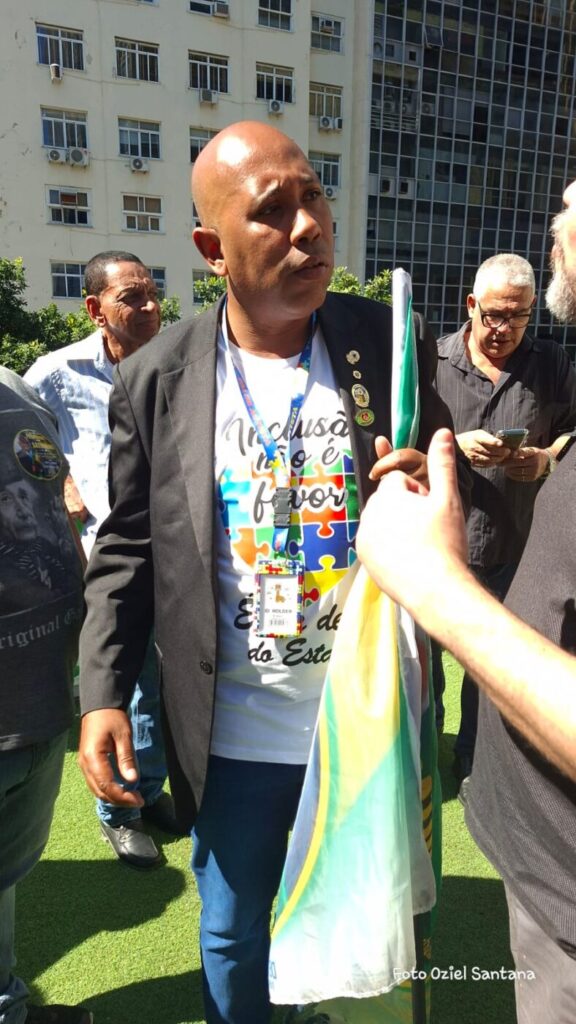 WhatsApp-Image-2026-08-03-at-08.31.46-2-576x1024 Paulo Saturnino oficializa candidatura a deputado federal pelo Democrata e reforça compromisso com a inclusão