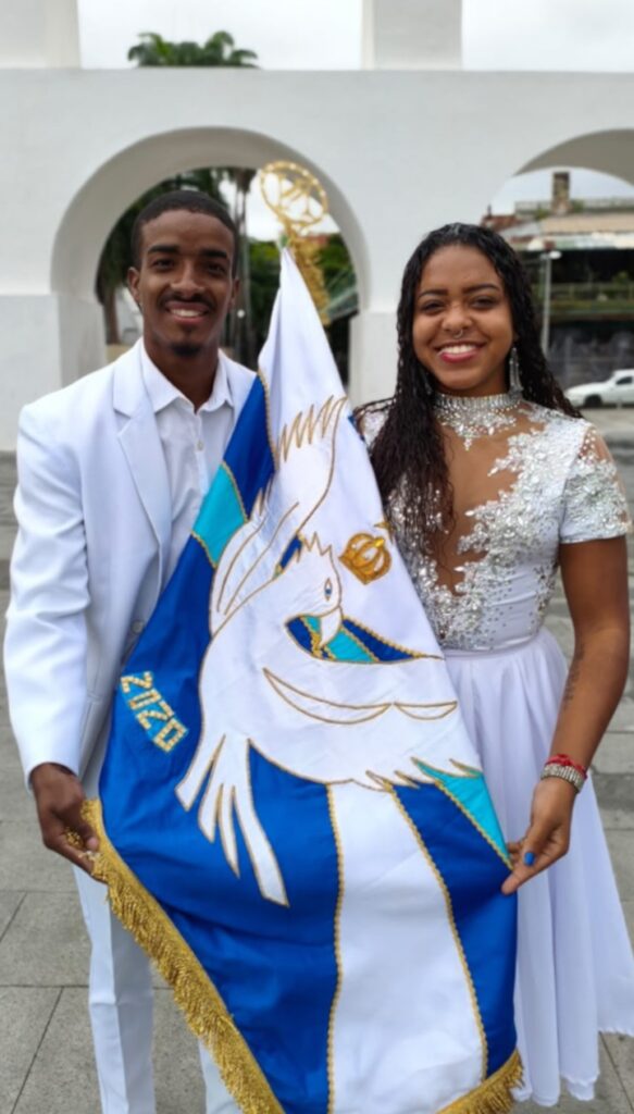 WhatsApp-Image-2026-08-04-at-13.01.56-1-583x1024 Tradição anuncia reforço e apresenta segundo casal de Mestre-Sala e Porta-Bandeira
