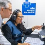 Meu SUS Digital amplia teleatendimento para pessoas com problemas relacionados a jogos e apostas Quem precisa de apoio em saúde mental por causa de jogos e apostas já pode acessar o serviço pelo Meu SUS Digital. O atendimento também está disponível para familiares. Como acessar 🔶 Entre no Meu SUS Digital com a conta gov.br e acesse Miniapps. 🔶 Faça o autoteste e solicite o teleatendimento na plataforma da AgSUS. 🔶 O atendimento é remoto, sigiloso, por videochamada e pode incluir até dez sessões, conforme avaliação profissional. O serviço oferece até 100 mil teleatendimentos por mês e funciona como porta de entrada para a Rede de Atenção Psicossocial (RAPS). Acesse a notícia para mais informações: https://grupo-conselheiros.short.gy/teleatendimento-jogos-apostas