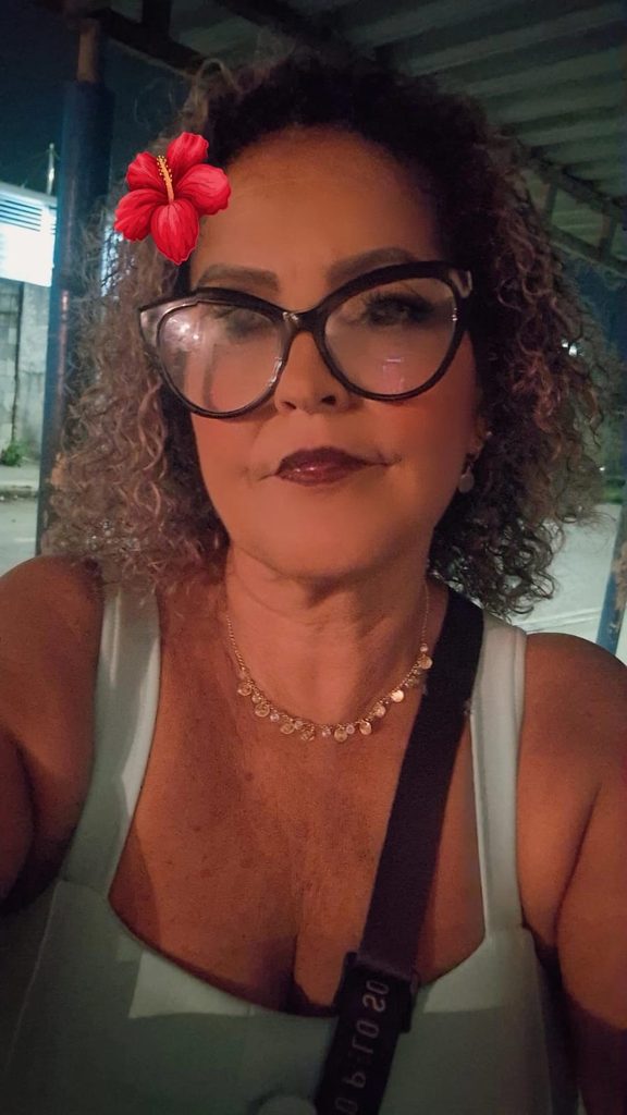 1000437233-576x1024 Beleza, fé e 25 anos de história e trabalho: o Salão das Meninas é referência em Realengo
